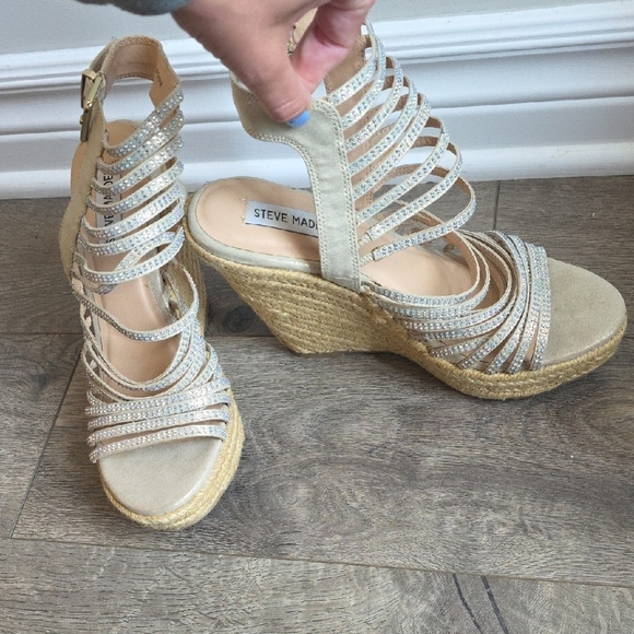 Steve Madden - Strappy Gold Wedge Sandals - Size 7.5 - Picture 1 of 5
